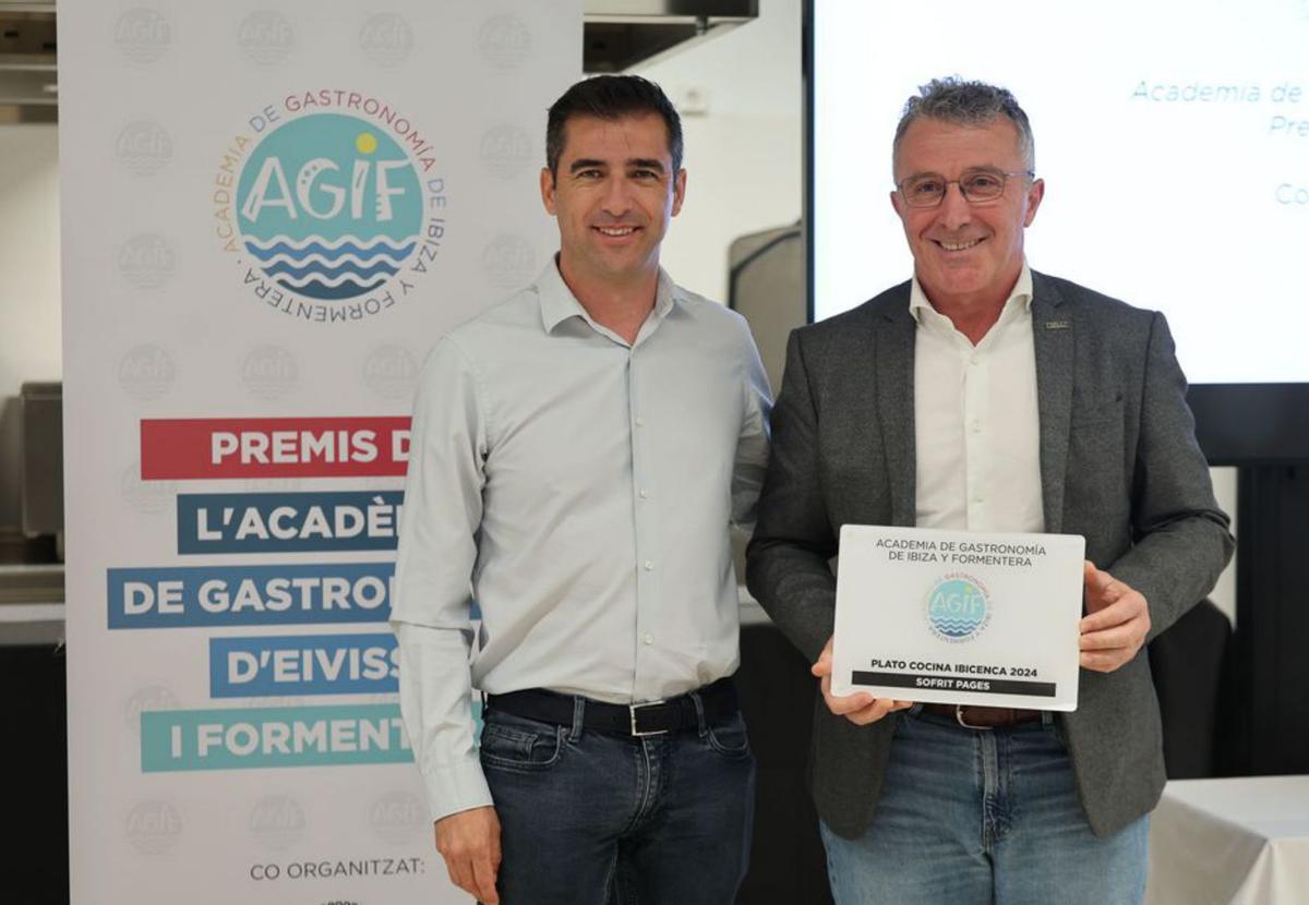 Alfonso Rojo recogió el premimo a comida tradicional, que fue para el ‘sofrit pagès’.