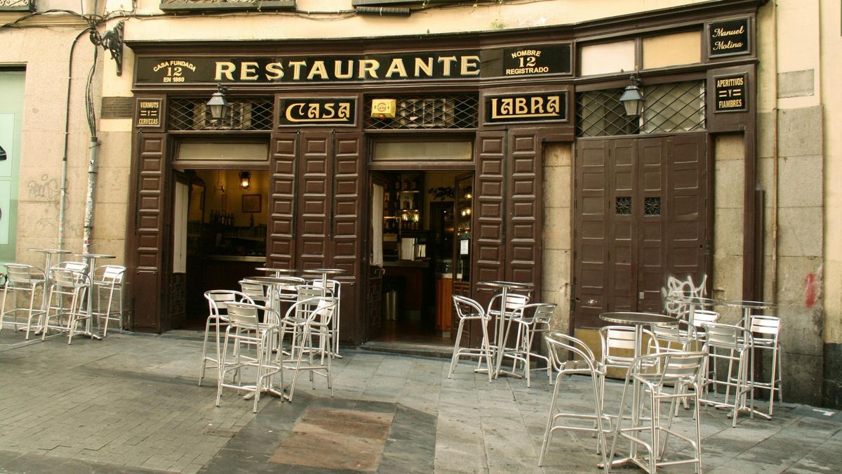 Casa Labra, una de las tabernas centenarias e icónicas de Madrid.