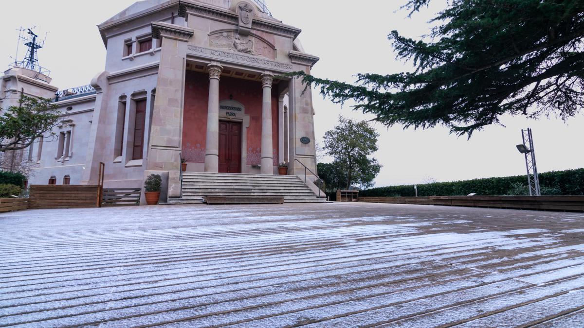 Ligera nevada en el Observatori Fabra de Barcelona (413 m)