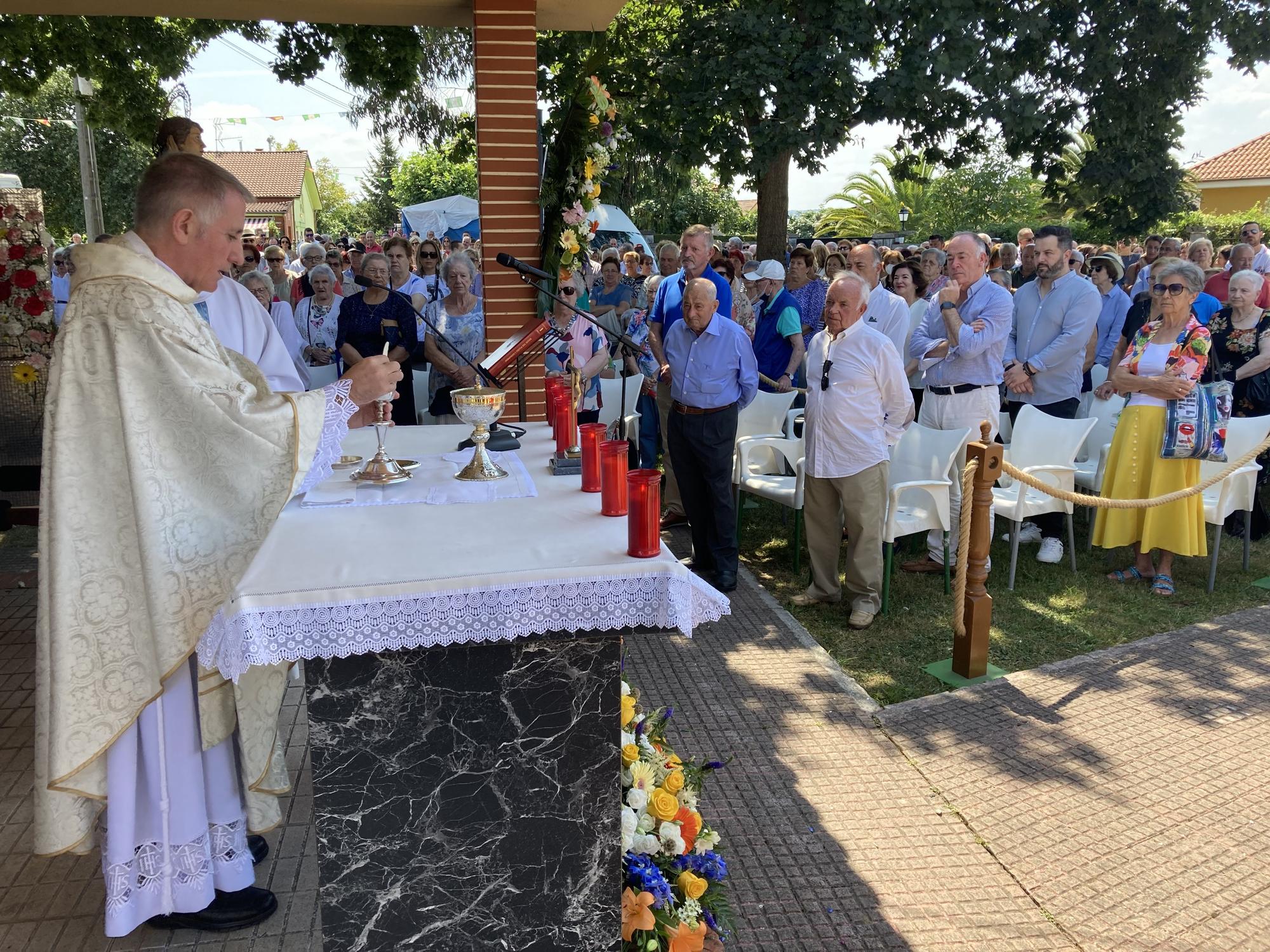 El Carbayu celebra su misa y su tradicional procesión que concluye con sorpresa: se presenta el nuevo himno en honor de Nuestra Señora del Buen Suceso