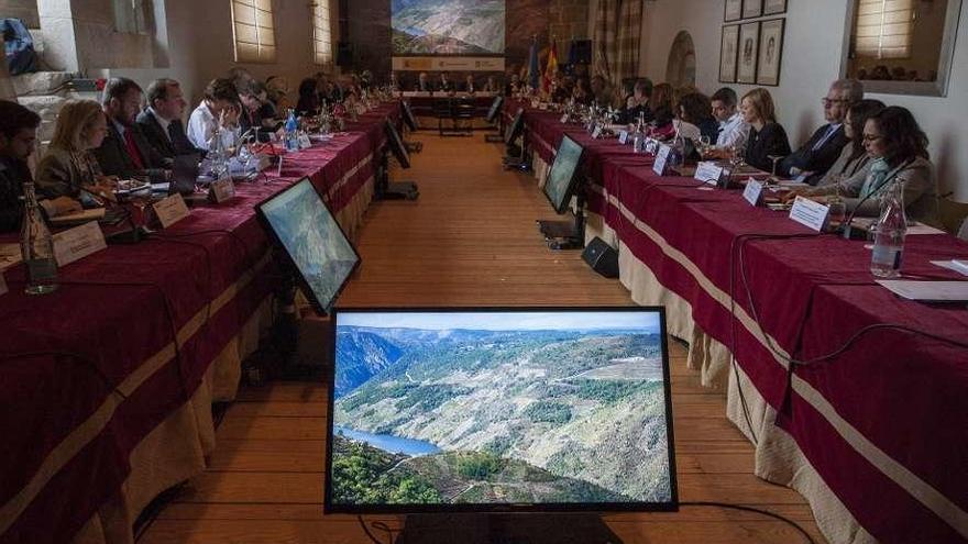 El consejo estatal de Patrimonio Histórico se reúne en el parador de Santo Estevo. // Brais Lorenzo