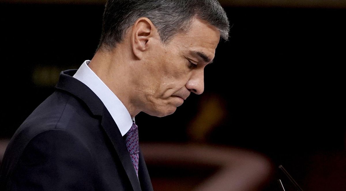 Sánchez es presenta com un «polític net», rebutja llançar la tovallola i ofereix als socis l’«impuls més gran contra la corrupció» Sánchez es presenta com un «polític net», rebutja llançar la tovallola i ofereix als socis l’«impuls més gran contra la corrupció»