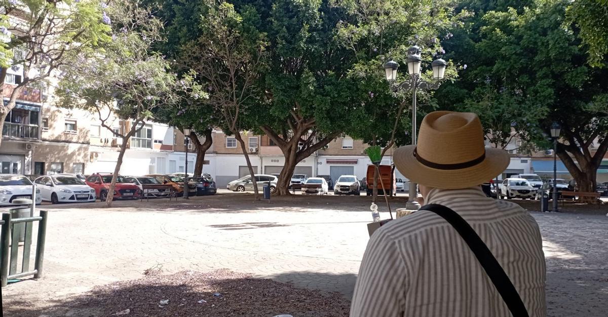 La asociación de vecinos pide que vuelvan los aparatos de gimnasia y mejores juegos infantiles en la plaza de Salvador Ponce.