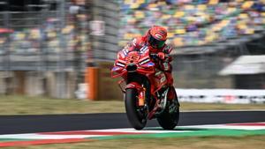 Scarperia (Italy), 20/06/2025.- Spanish MotoGP rider Marc Marquez of Ducati Lenovo Team in action during the free practice session of the Motorcycling Grand Prix of Italy at the Mugello circuit in Scarperia, Italy, 20 June 2025. The 2025 Motorcycling Grand Prix of Italy will be held at Mugello Circuit race track on 22 June. (Motociclismo, Italia) EFE/EPA/CLAUDIO GIOVANNINI