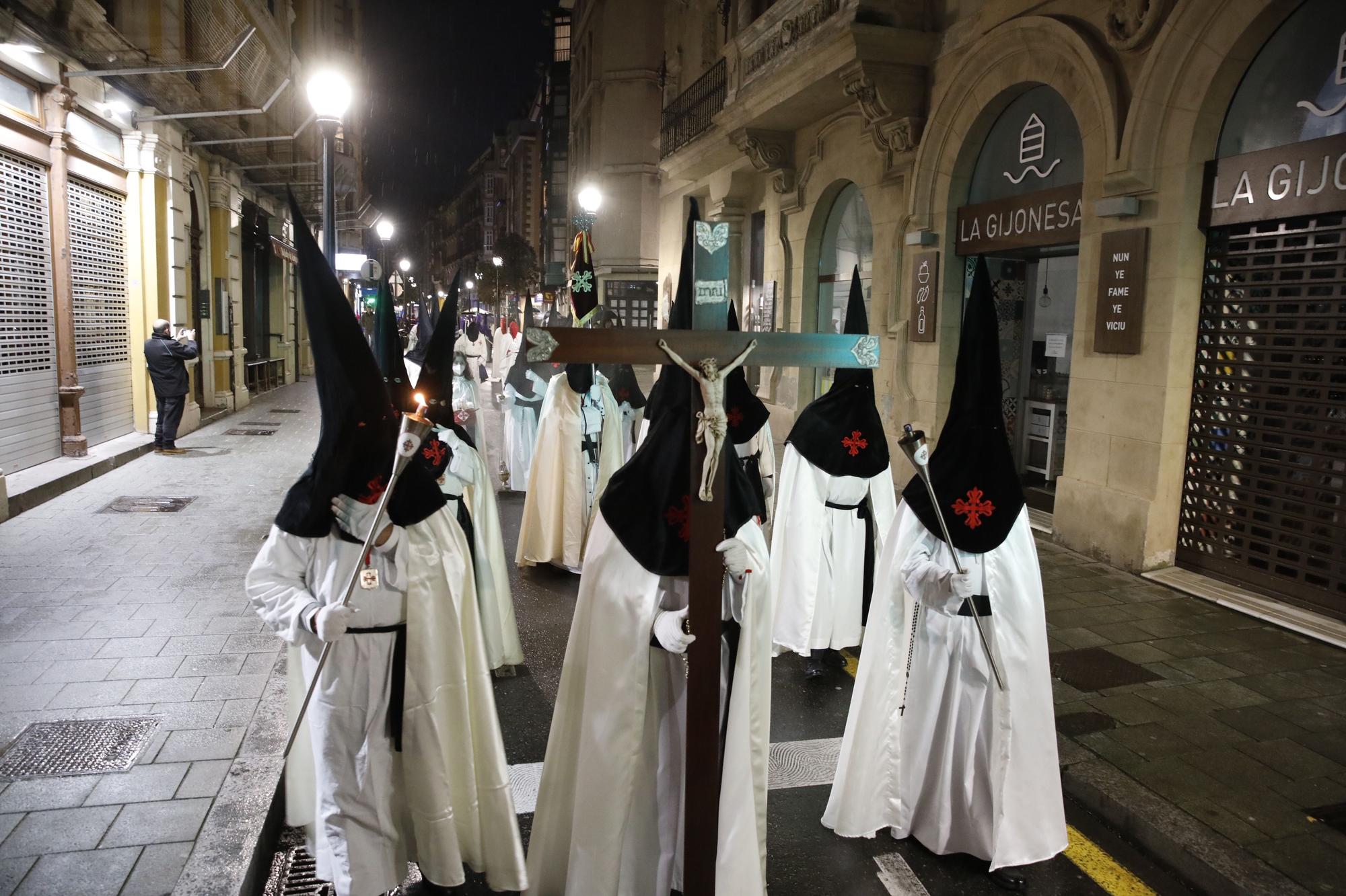 En imágenes: Procesión de Martes Santo en Gijón