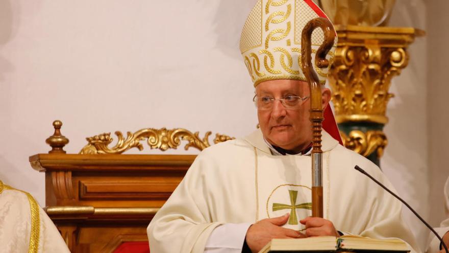 El hasta ayer obispo de Ibiza, Vicente Juan Segura, durante la misa en Sant Antoni.