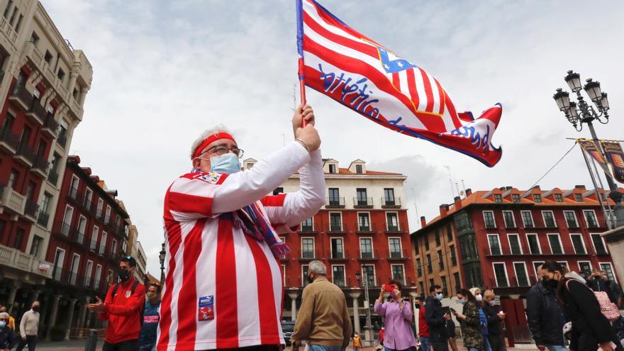 Cientos de aficionados del Atlético toman las calles