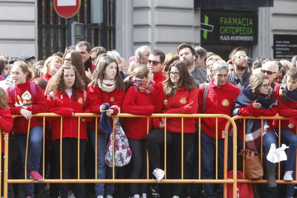 Ambientazo en la mascletà del día de la Crida