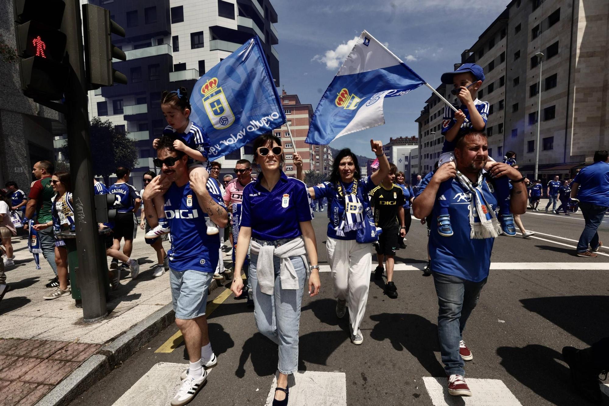 EN IMÁGENES: Ambientazo en la valiosa victoria del Oviedo contra el Zaragoza