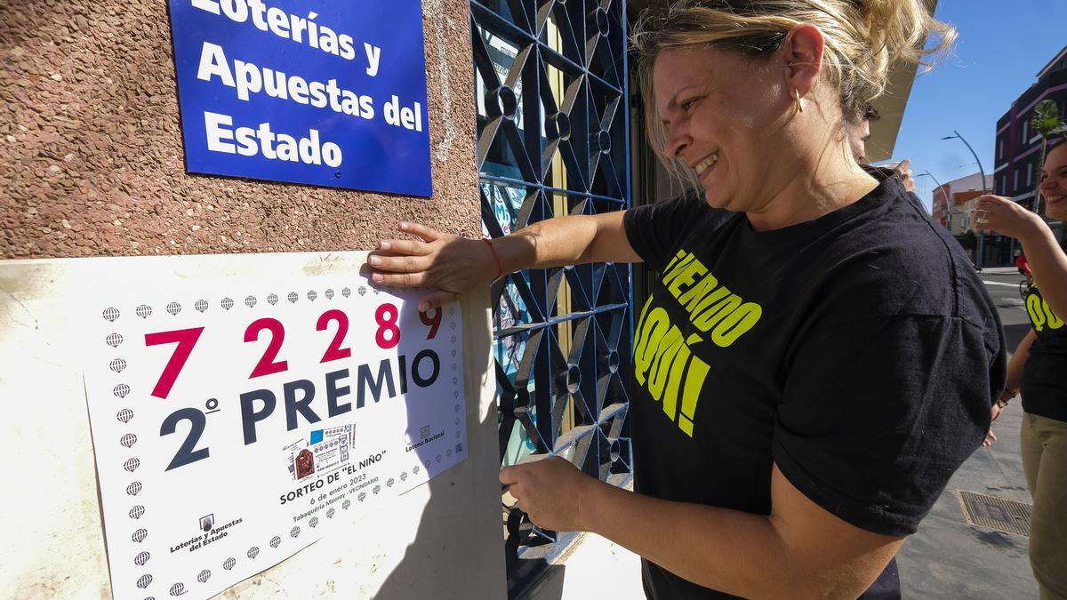 El despacho de la Tabaquería Monroy, en Vecindario, reparte suerte con el segundo premio de la Lotería del Niño