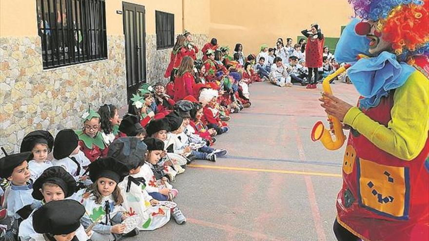 Sorollas' y arte con bolsas de basura en Plasencia - El Periódico  Extremadura