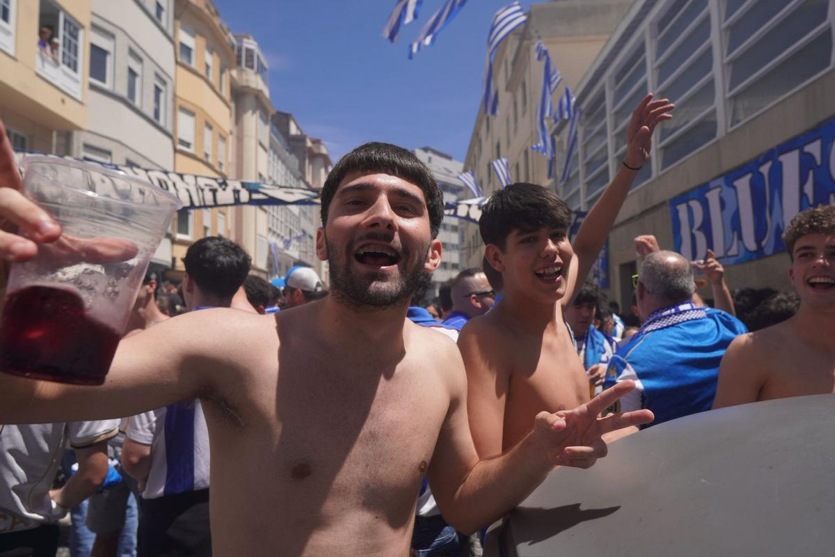 Así fue el ambiente en la calle San Juan y por toda A Coruña antes del Deportivo-Las Palmas