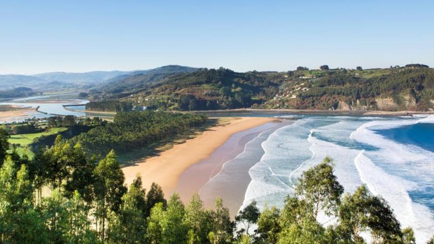 La playa de Rodiles.