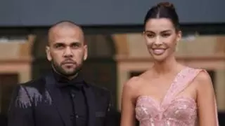 La foto que confirma la reconciliación de Dani Alves y Joana Sanz: pillados juntos paseando por Barcelona