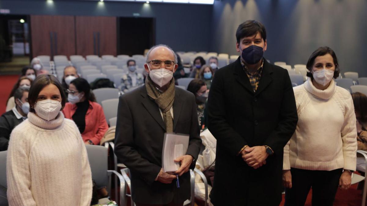 Por la izquierda, Noelia Martínez, Baltasar Mayo, Borja Sánchez y María Fernández, ayer, en el Club Prensa Asturiana. | Fernando Rodríguez