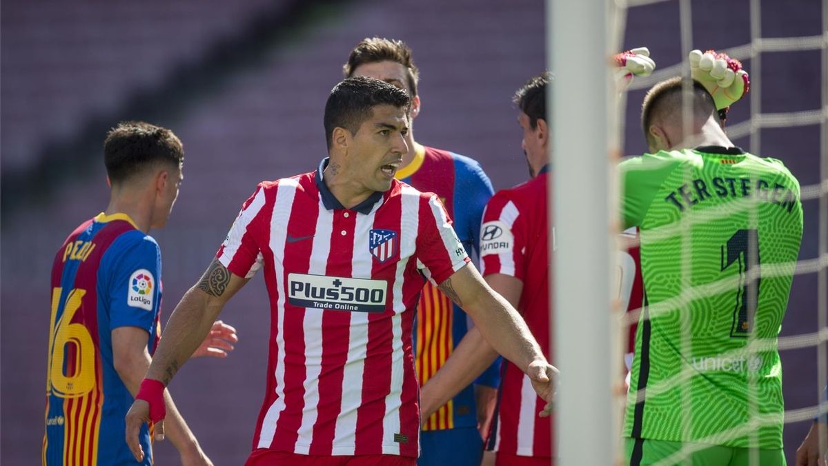 Suárez discute con Ter Stegen tras un lance del partido.