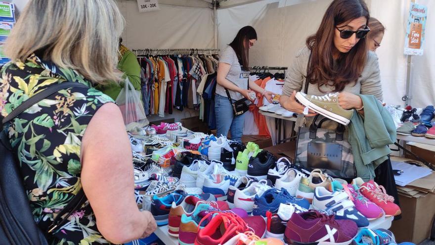 Gangas para todos en la Feria del Stock de Benavente