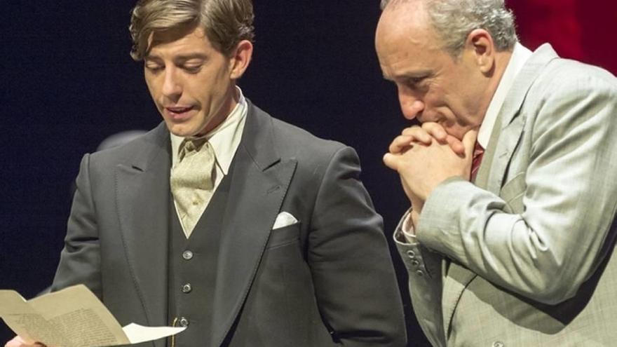 Adrián Lastra (izda.) y Roberto Álvarez, en una escena de El discurso del rey