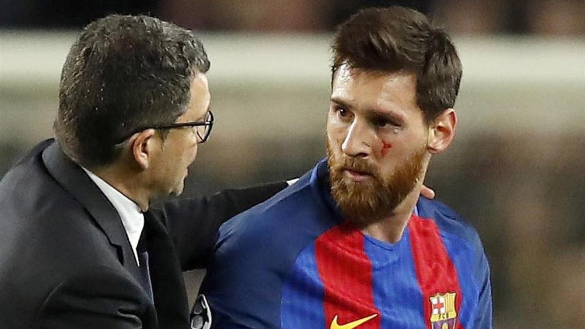 Messi acabó con la cara magullada ante la Juventus