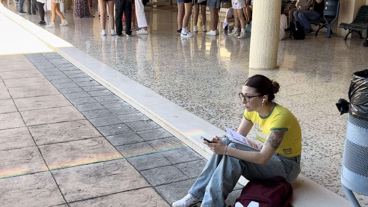 Estudiante malagueña durante la Selectividad.