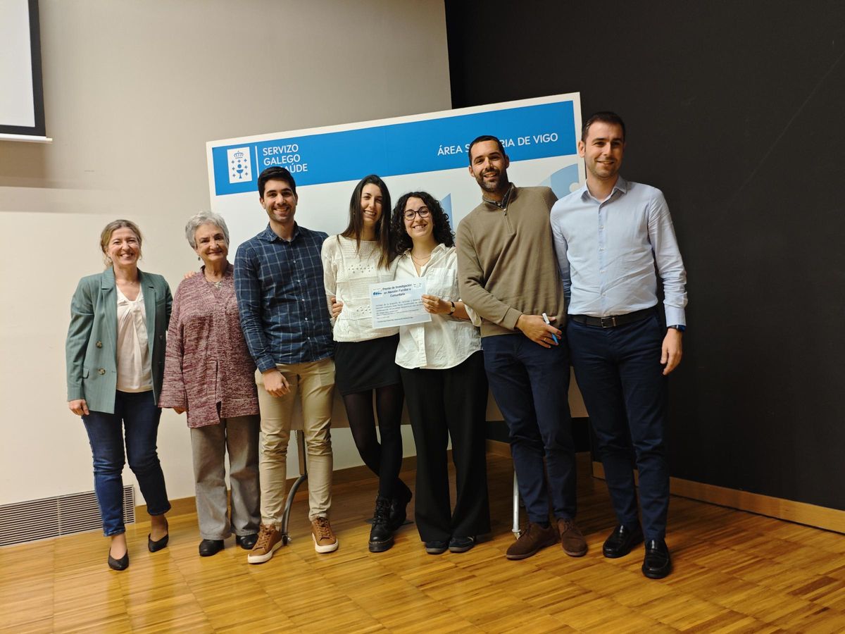 Los premiados con el jurado.