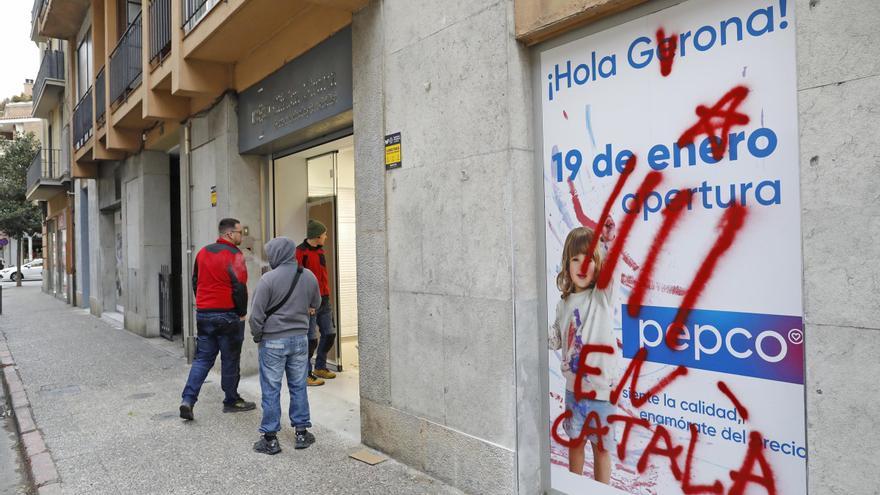 Aterra a Girona la cadena «low cost» polonesa que competeix amb Primark