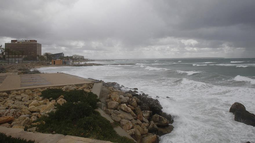 Hoy en Baleares, nubes y probabilidad de chubascos débiles con barro