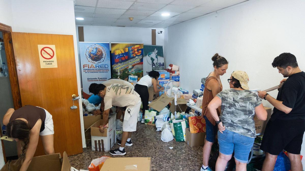 Recogida de ayuda para Venezuela en la avenida Amado Granell Mesado 66 de València.