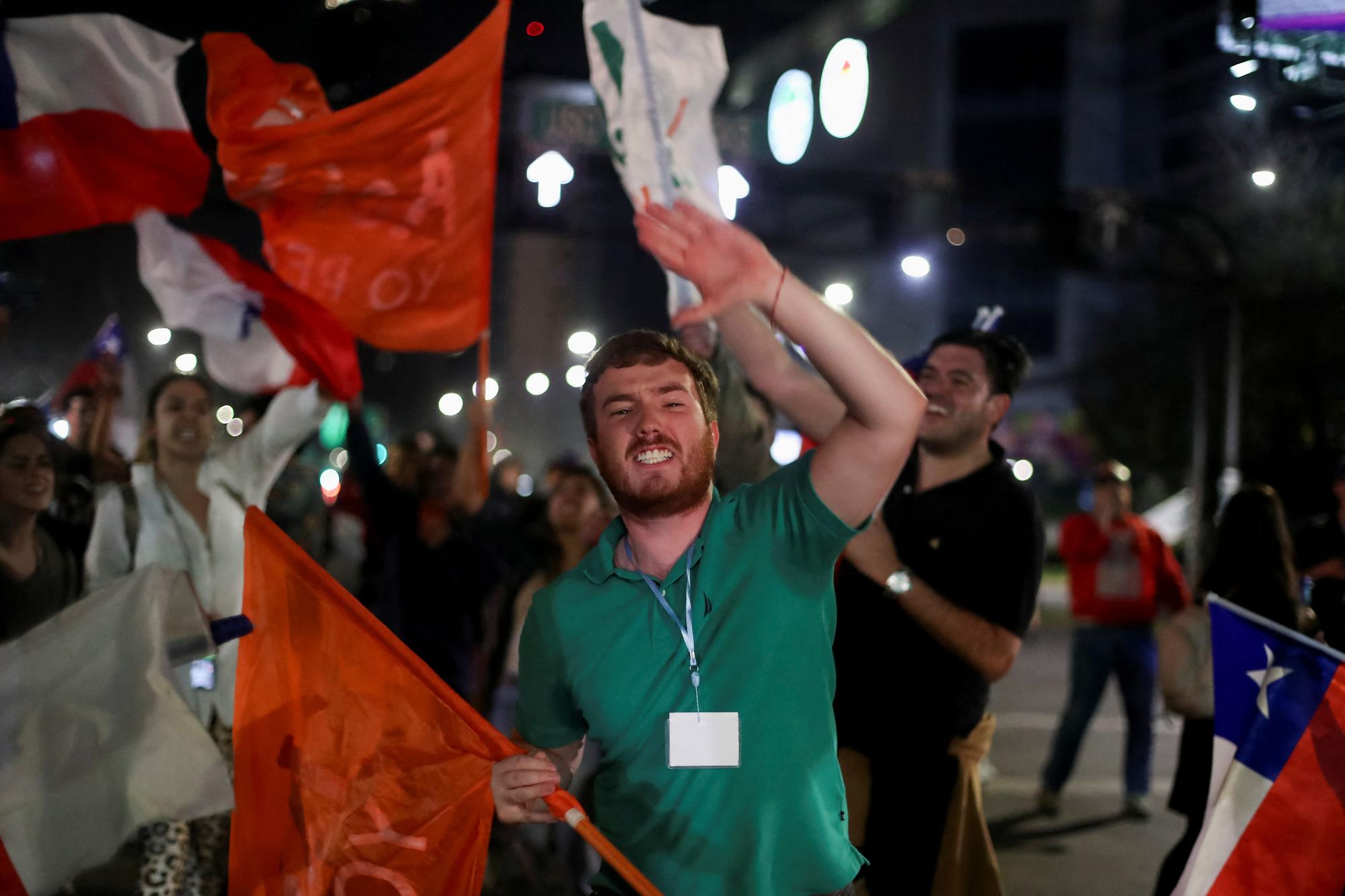 Partidarios del no celebran el rechazo de la Constitución