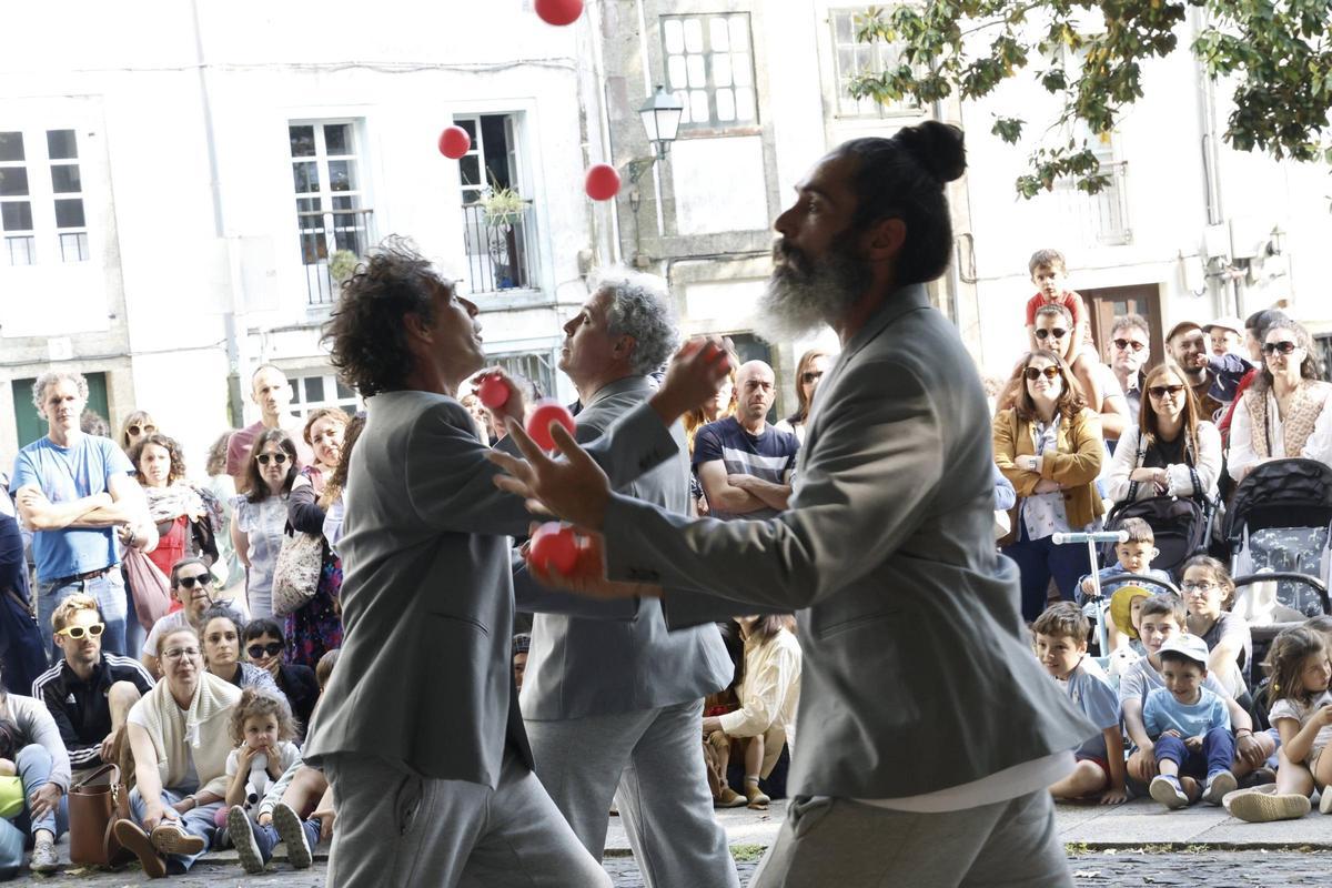 Actuación de PistaCatro na praza de Mazarelos, nas Festas da Ascensión 2025