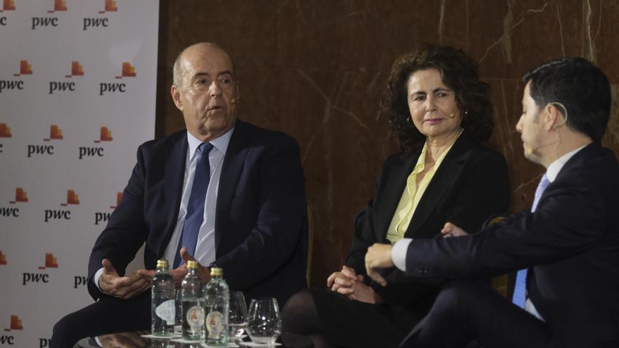 De izquierda a derecha, Pedro Ortega, Matilde Asián y Héctor Ortega.