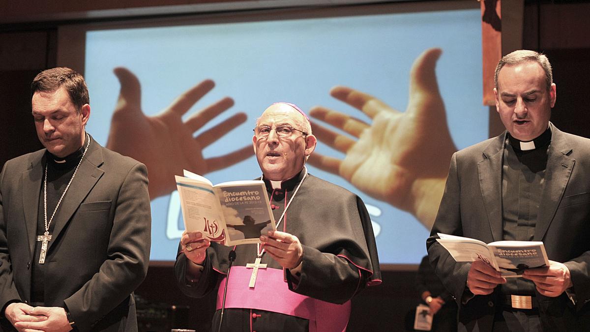 El obispo de la diócesis Segorbe-Castellón, Casimiro López, en un acto en el Auditorio de Castelló.