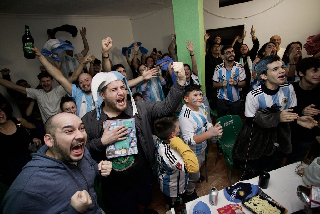 Aficionados argentinos en Murcia: partido, penaltis y celebración