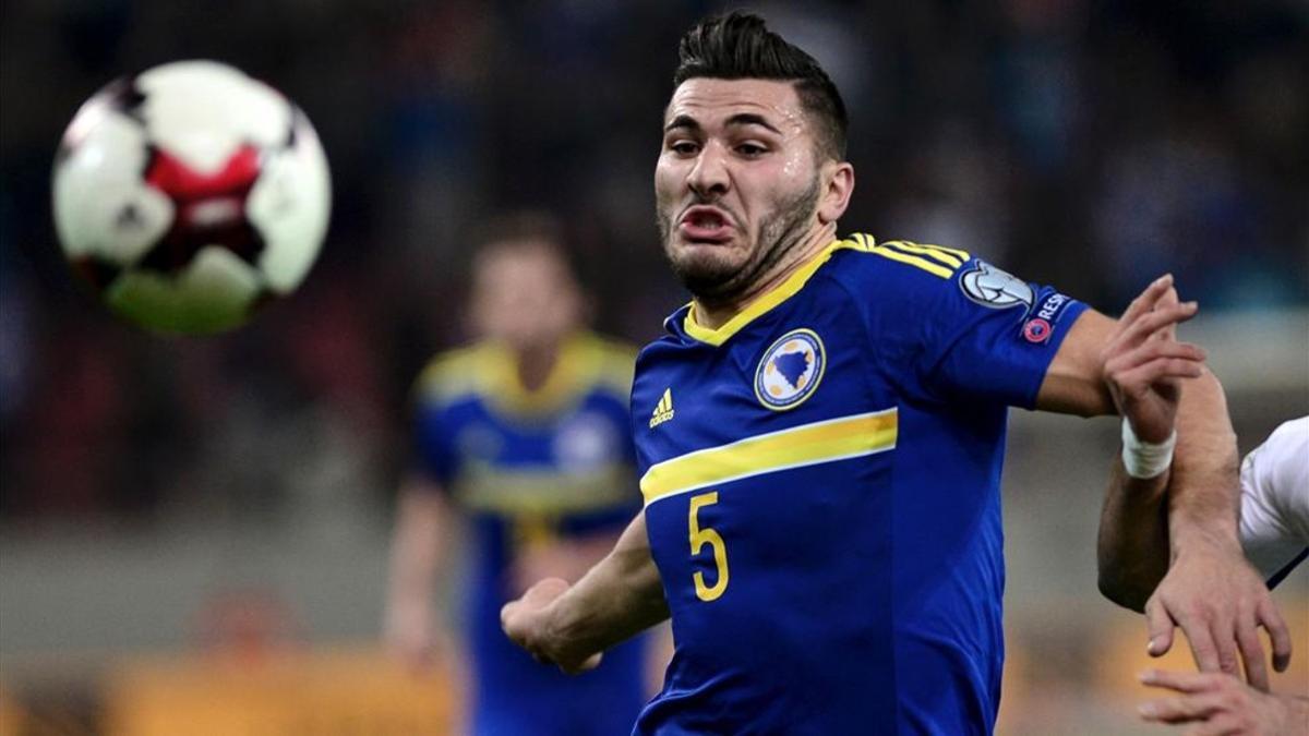 Internacional por Bosnia, Kolasinac ha fichado por el Arsenal