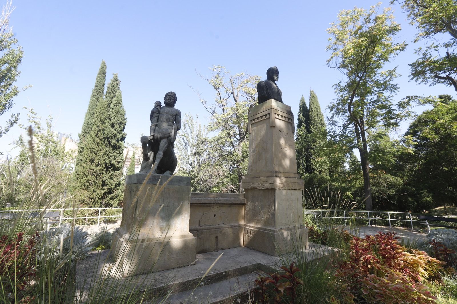 Este es el estado de los monumentos del Parque Grande José Antonio Labordeta de Zaragoza