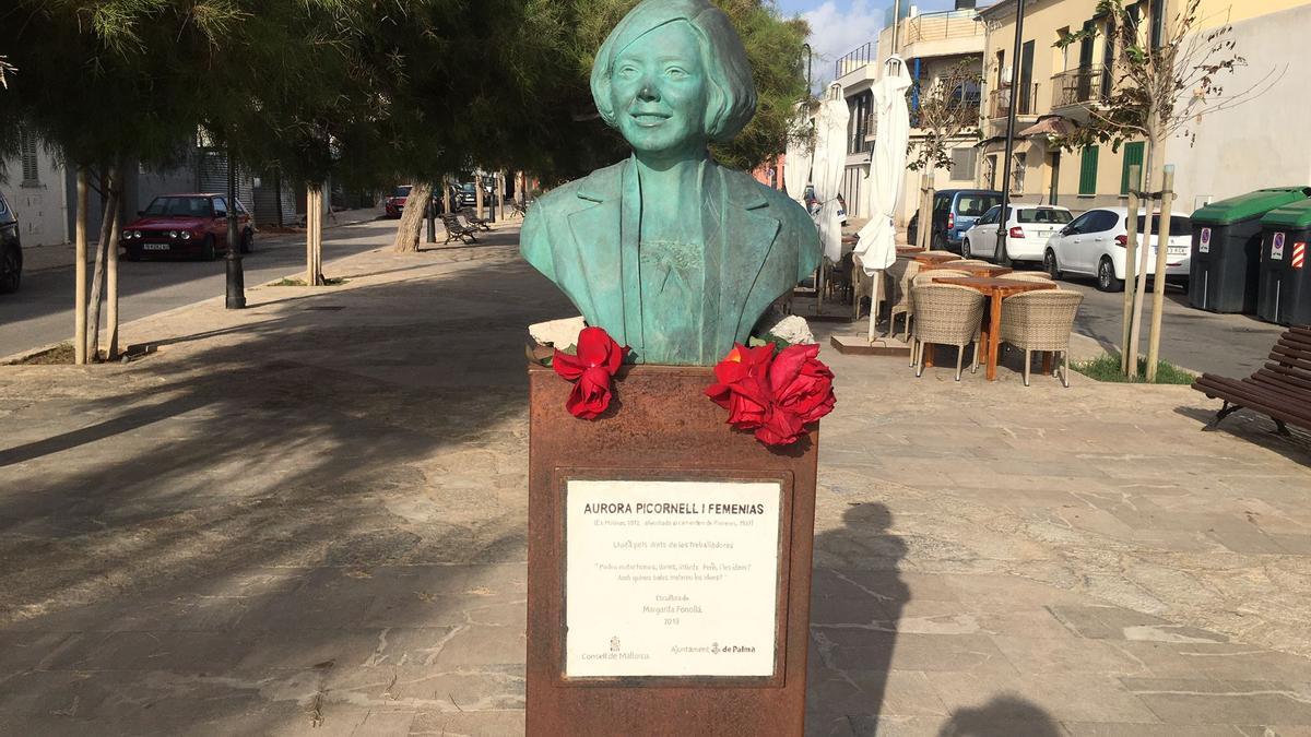 El busto de Aurora Picornell, en el Molinar.