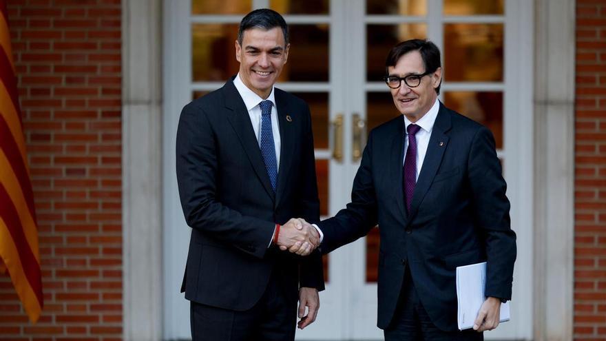 Sánchez e Illa se reúnen en la Moncloa en plena crisis por la corrupción del PSOE