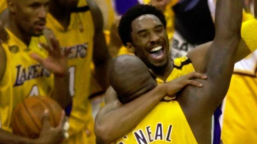 Shaquille O&#039;Neal I Kobe Bryant abraçats