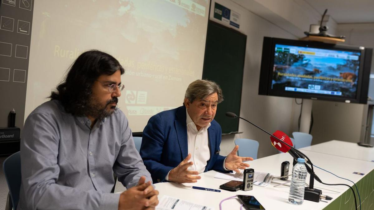 Juan Andrés Blanco (derecha), junto a Rubén Sánchez, durante la presentación de las jornadas.