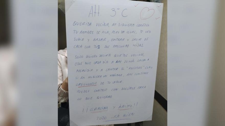 El emotivo mensaje de ánimo de unos vecinos a una enfermera de Castellón