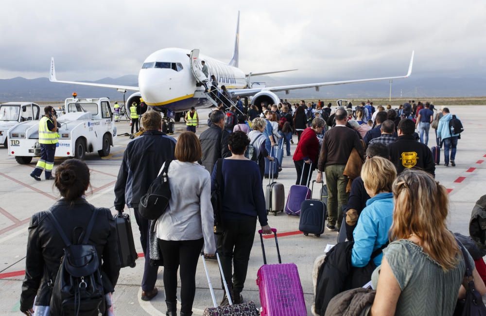 Llegada del primer vuelo entre Poznan y Castelló