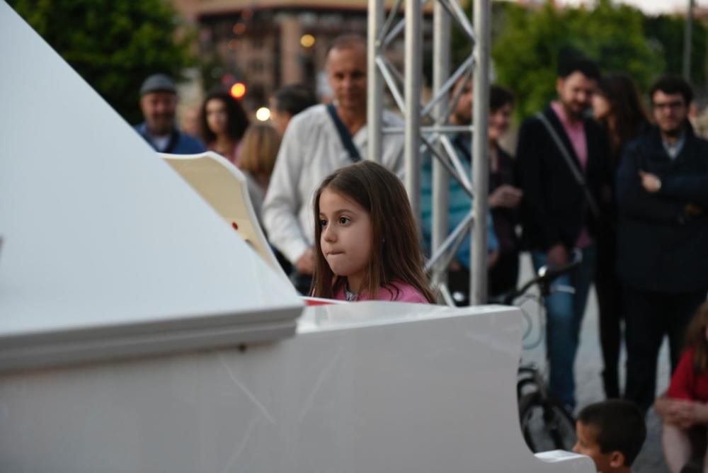 'Pianos en la calle' Paseo Escultor González Moreno