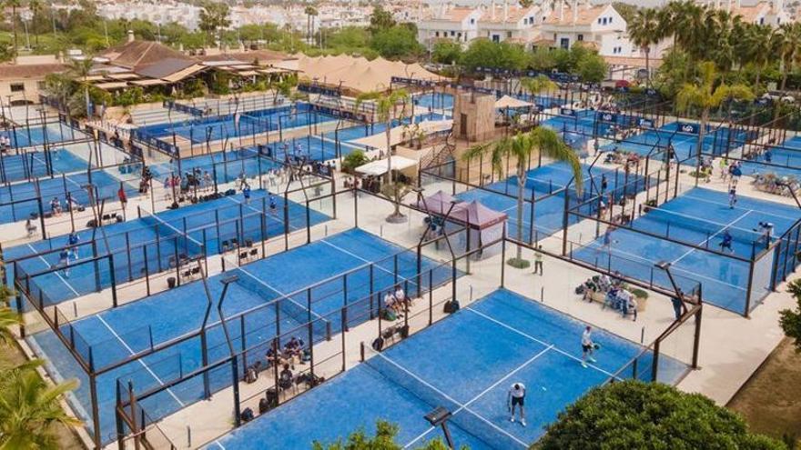 Un torneo congrega a 200 jugadoras de pádel amateur en Marbella