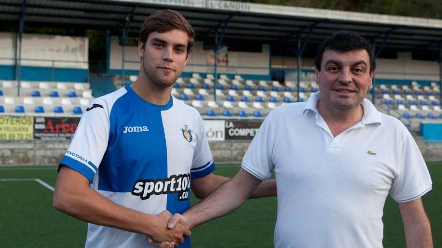 Damián saluda a López Arbesú durante su presentación.