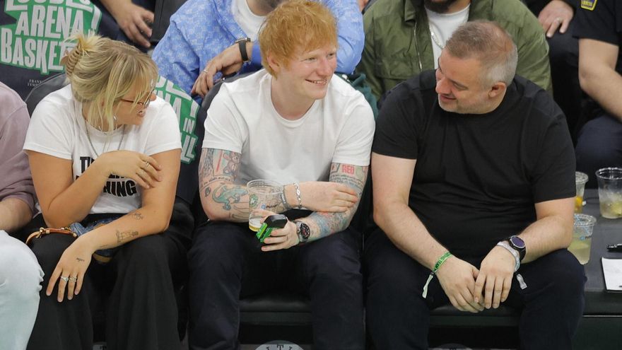 Ed Sheeran saca su lado más artístico con una exposición de sus pinturas en Londres