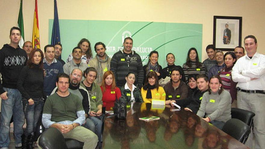 ERE. Trabajadores y miembros del comité, en la sede de Empleo.