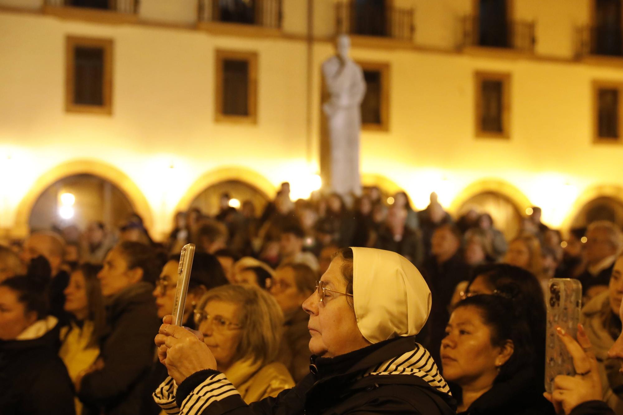 En imágenes | Procesión del Silencio por la calles de Oviedo