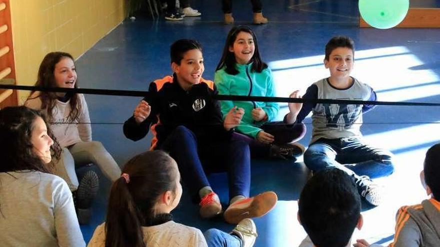 Alumnos del Sancho II participan en una sesión de las jornadas de la Junta desarrolladas por la Federación POlideportiva de Discapacitados.