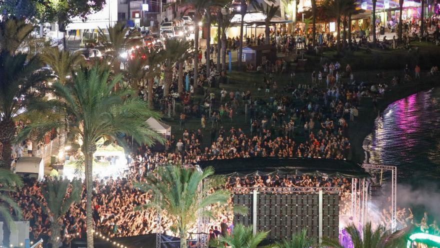 Vista aérea del concierto de Ressonadors en s’Arenal en agosto de 2022. | J.A.RIERA