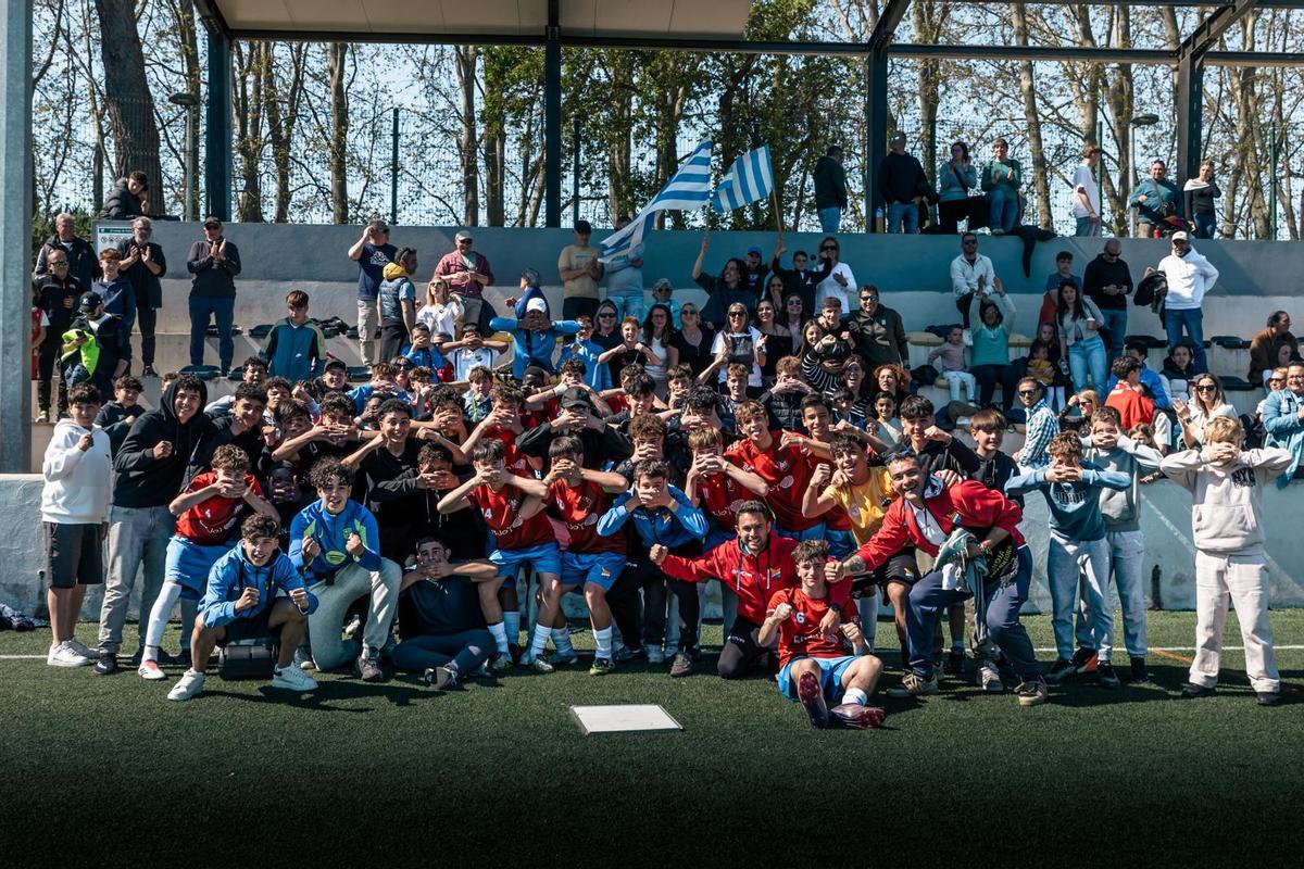 El cadet S15 del Figueres celebra el pas a les semifinals del MIC.